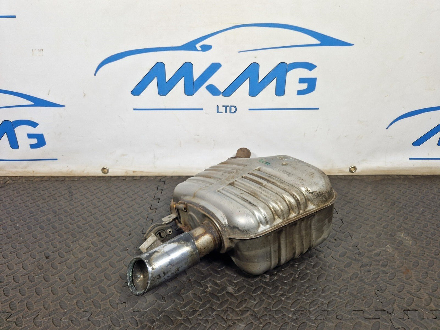 16-ON AUDI B9 REAR EXHAUST MUFFLER SILENCER 8K0253611K BY32021417CZ