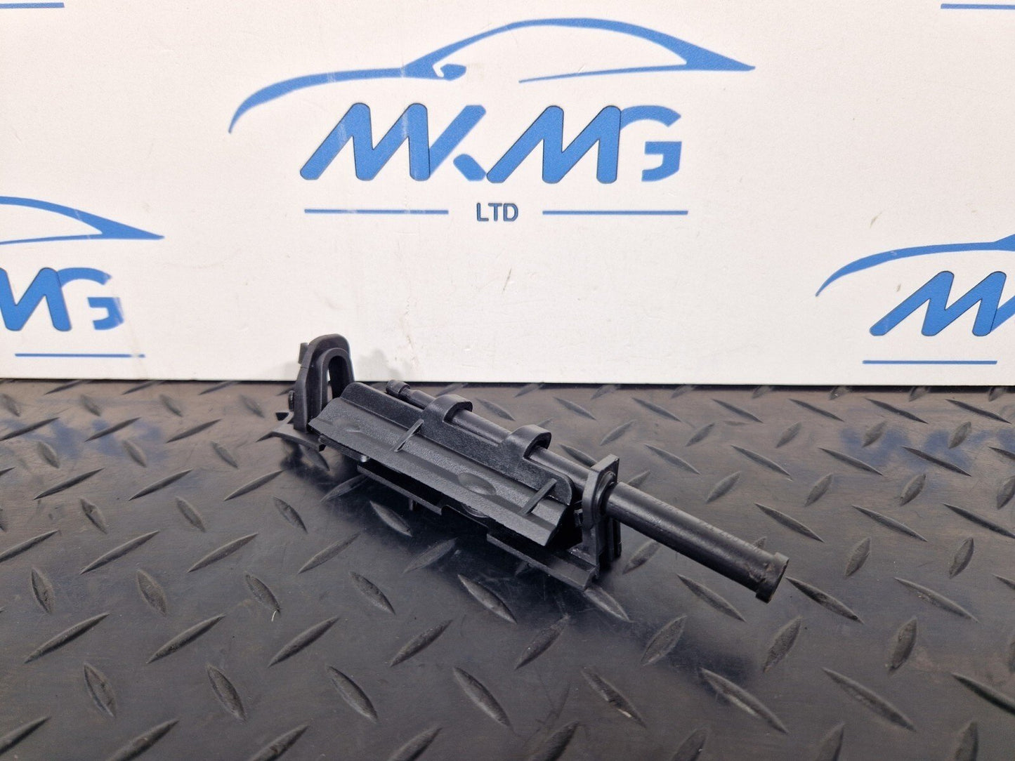 16-19 AUDI A4 B9 GENUINE RIGHT DRIVER SIDE REAR BUMPER BRACKET GUIDE 8W5807890
