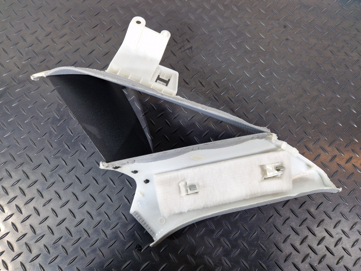 16-24 AUDI A5 F5 COUPE OEM REAR RIGHT O/S C-PILLAR COMPLETE TRIM 8W5867288C