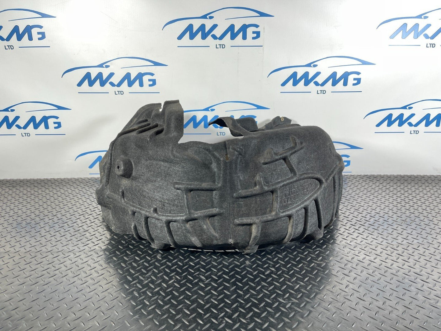 16-19 AUDI A4 B9 DRIVERS SIDE REAR WHEEL ARCH LINER 8W0810172F