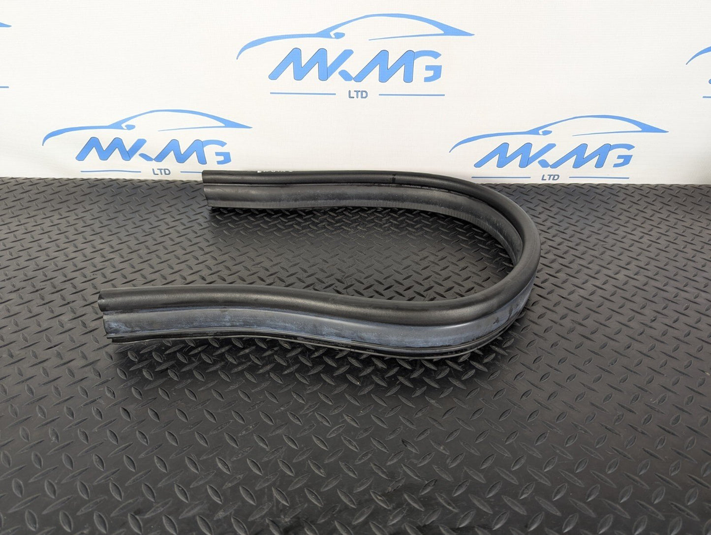 11-19 MERCEDES BENZ ML W166 OEM ENGINE RUBBER SEAL A1668870098