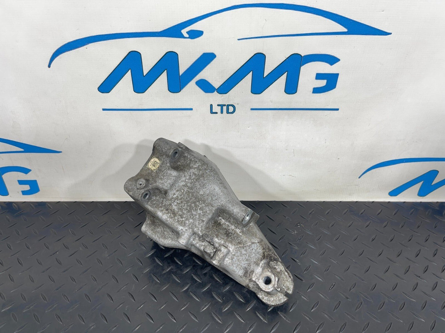 14-21 MERCEDES BENZ C300h W205 ENGINE SUPPORT MOUNT BRACKET RIGHT A6512234304