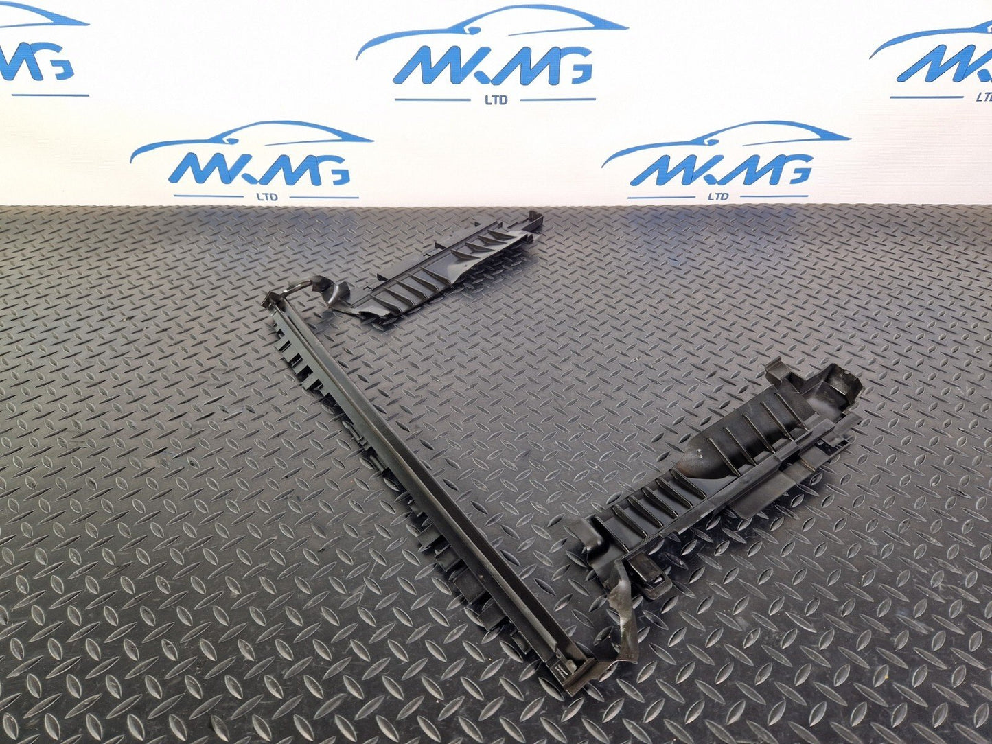 14-21 MERCEDES BENZ C200d W205 UPPER AIR DUCTING FOR RADIATOR A2055050430