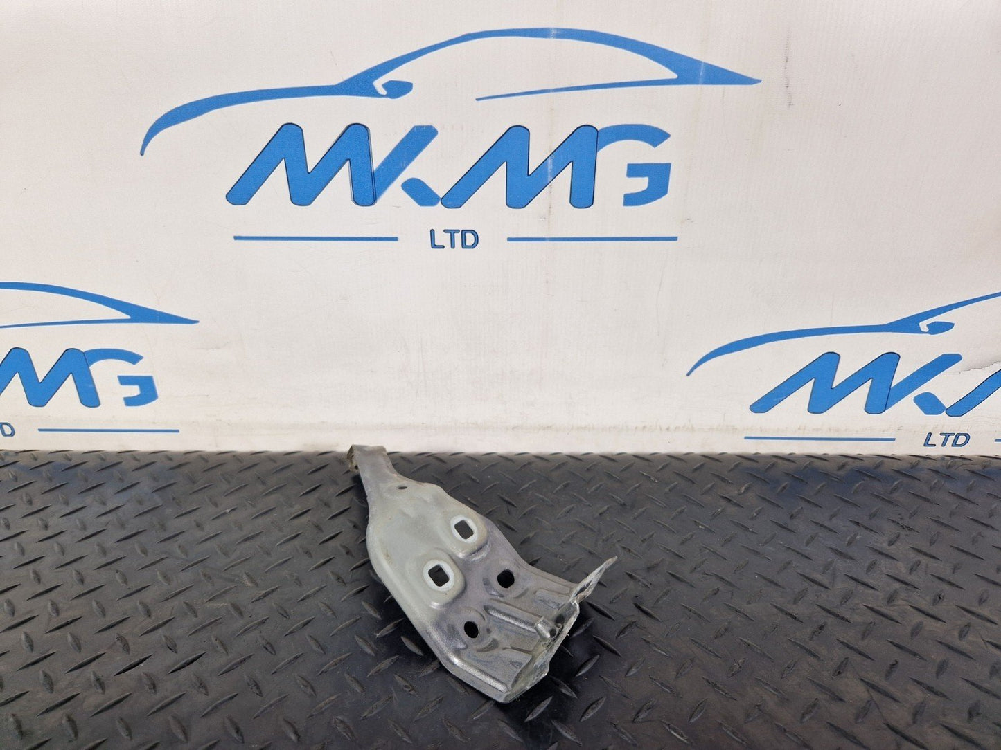 19-ON MERCEDES BENZ B CLASS W247 FRONT RIGHT FENDER FRONT BRACKET A2478810400