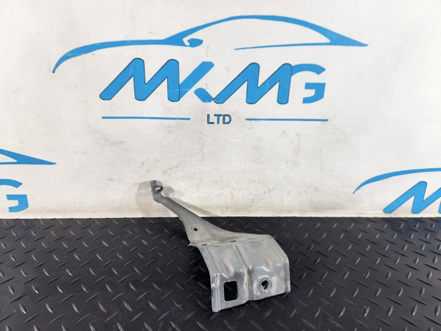 19-ON MERCEDES BENZ B CLASS W247 FRONT RIGHT FENDER FRONT BRACKET A2478810400