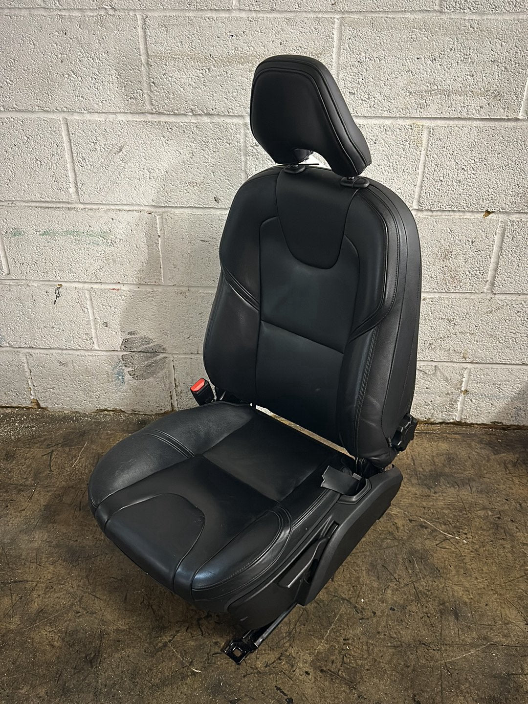 Volvo V40 MK3 (525) Hatchback Genuine Front Left N/S Passenger Seat