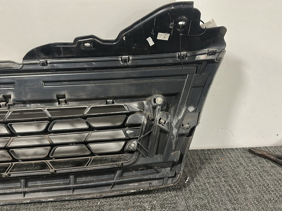 Iveco Daily MK5 Cab & Chassis Genuine Front Upper Grille 5801342732 5801342733