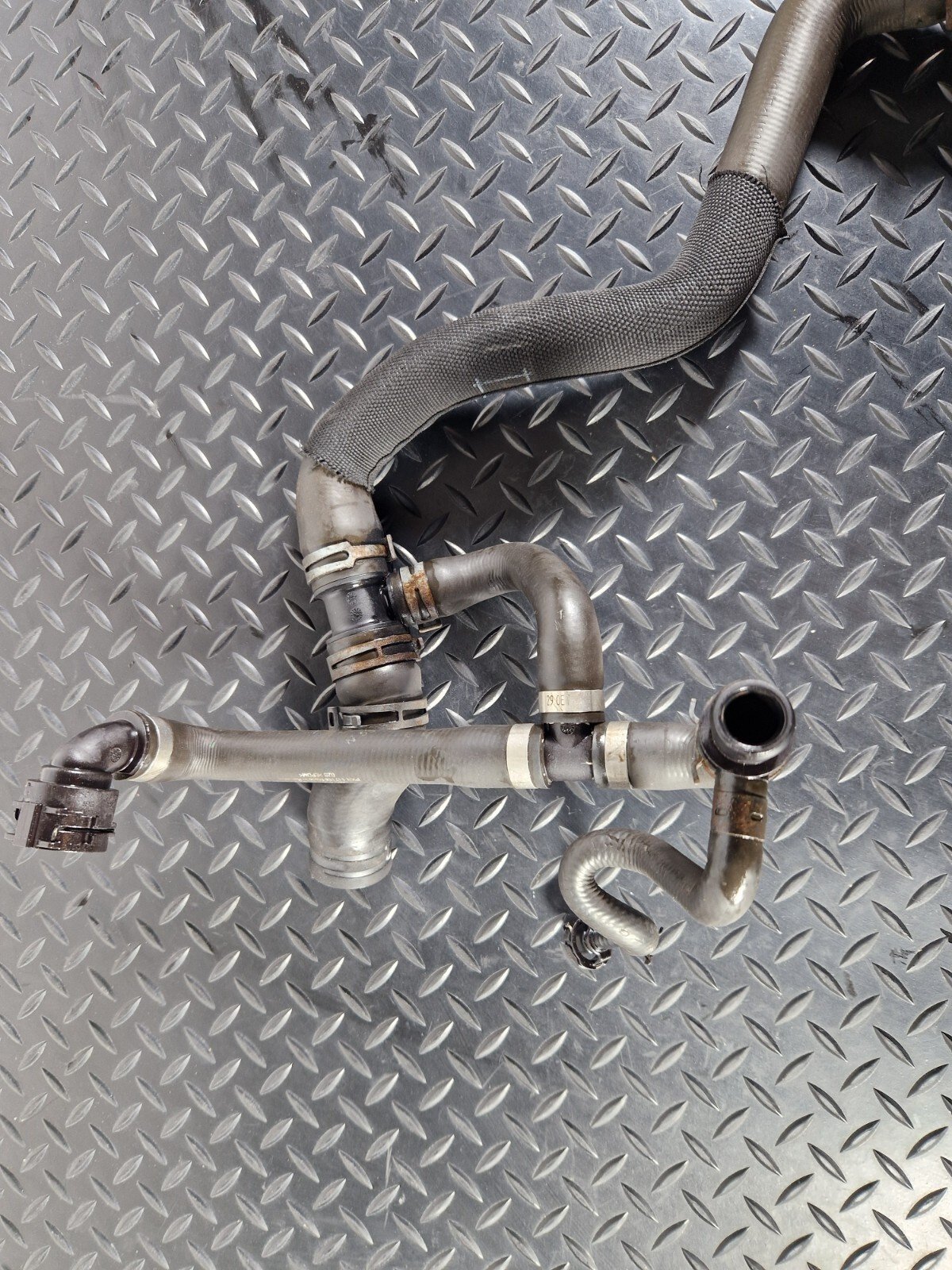 12-18 AUDI A6 C7 GENUINE WATER COOLANT PIPE HOSE 8K0122293F 4G0122055D
