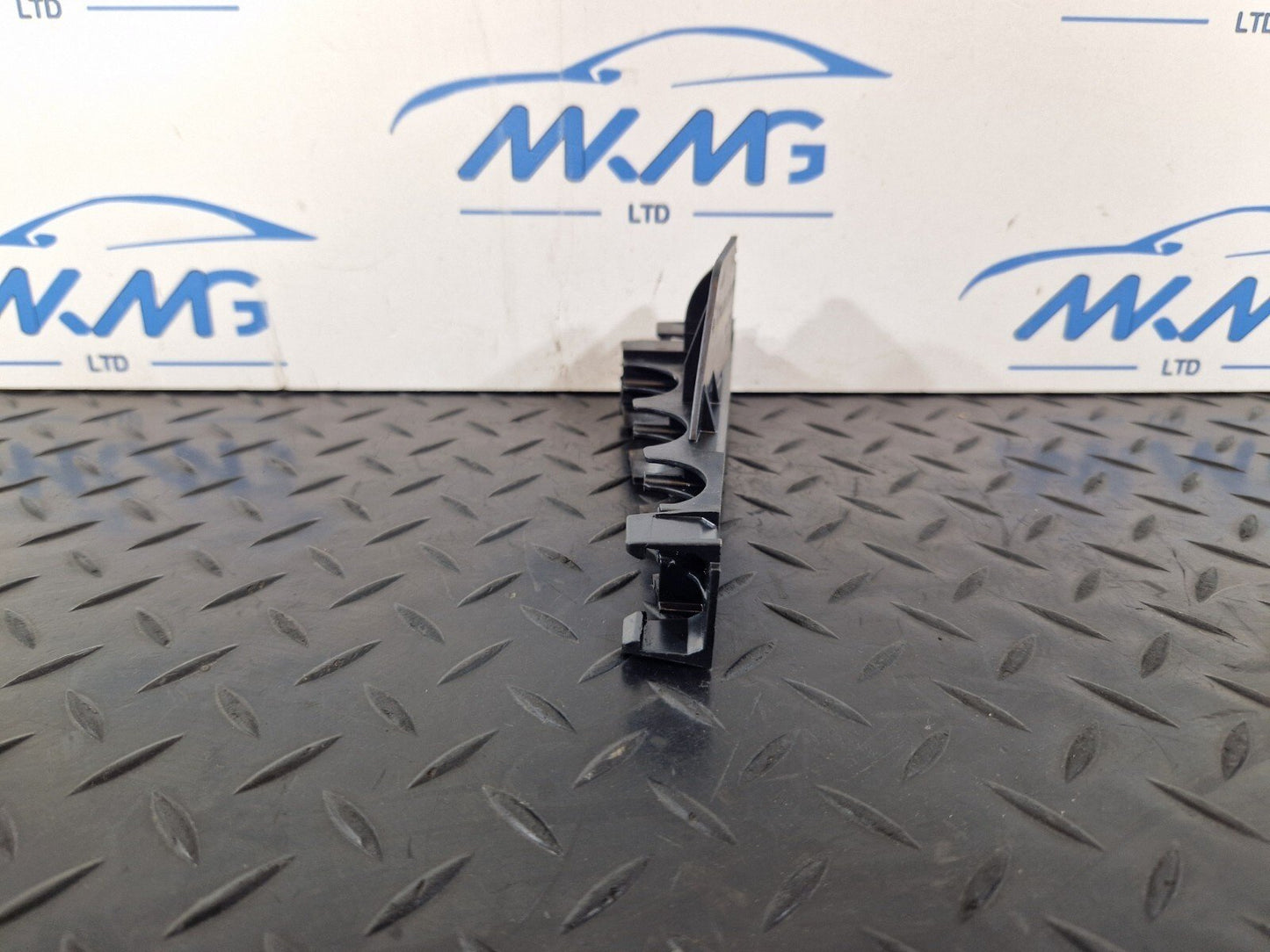 14-21 MERCEDES BENZ C300h W205 OEM TOP LEFT AIR DUCT SEALING A2058317900