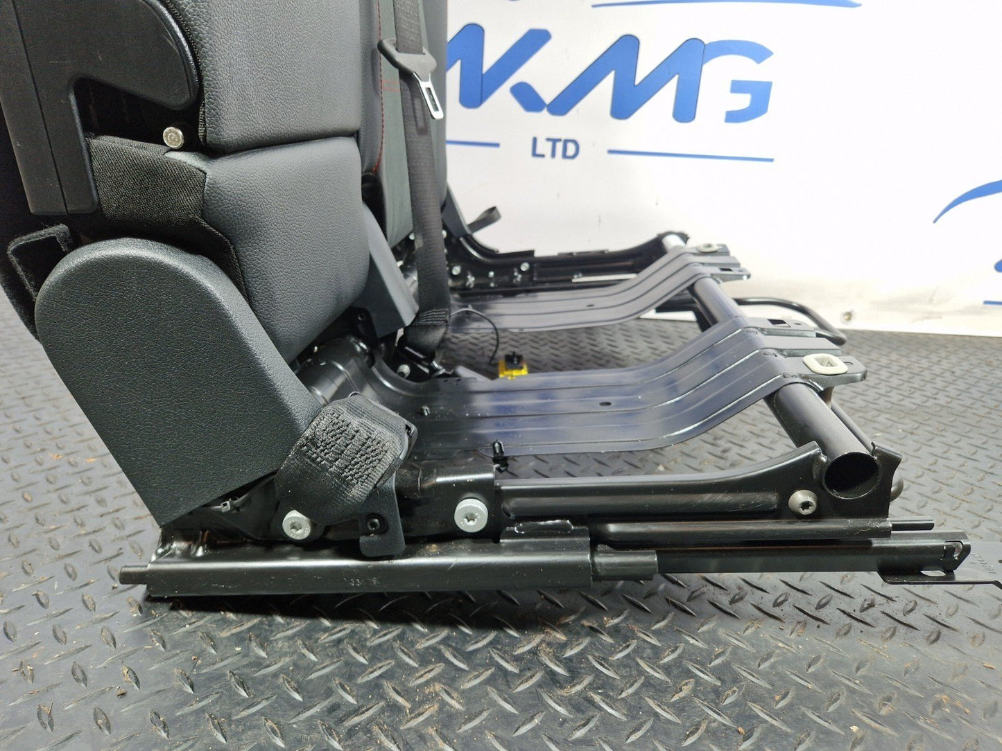 19-ON MERCEDES BENZ B CLASS W247 REAR LEFT N/S DOUBLE SEAT WITH BENCH BRACKET