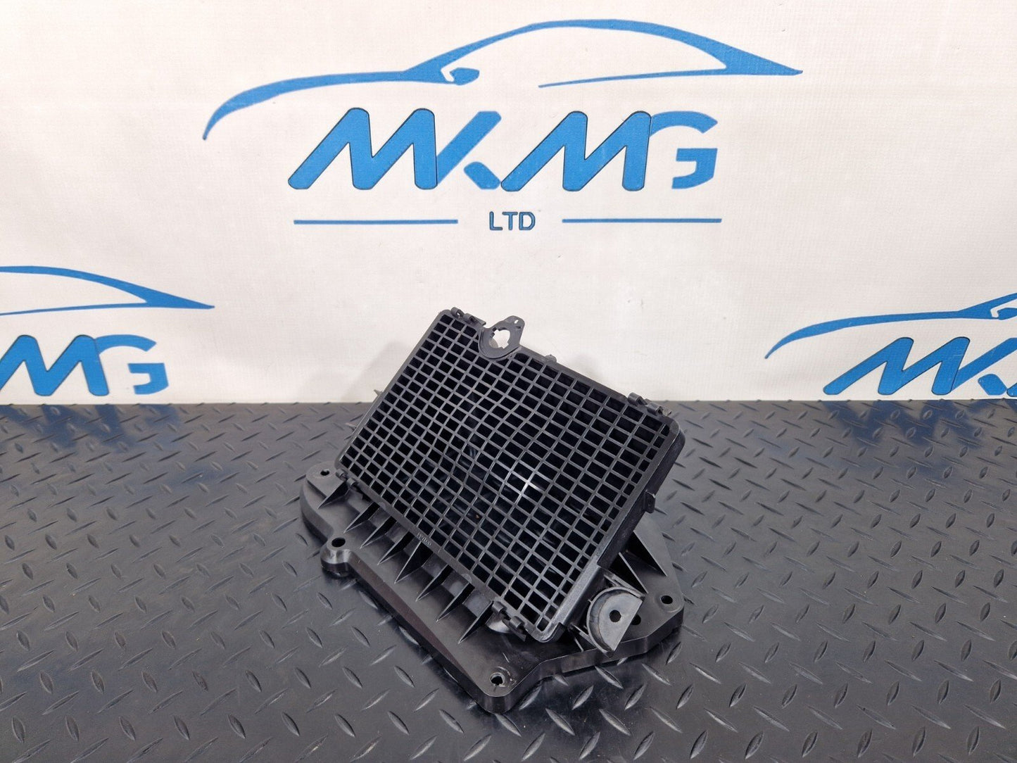 16-19 AUDI A4 B9 GENUINE FRONT AIR INTAKE DUCT VENT 8W2819904A