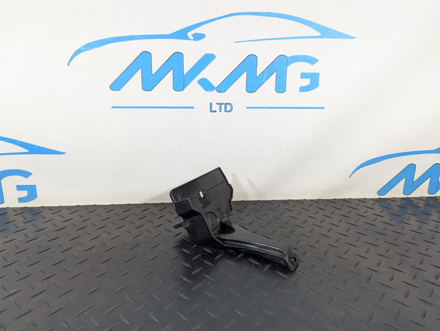 10-17 AUDI A8 4H GENUINE FRONT LEFT BRACKET 4H0807139MN