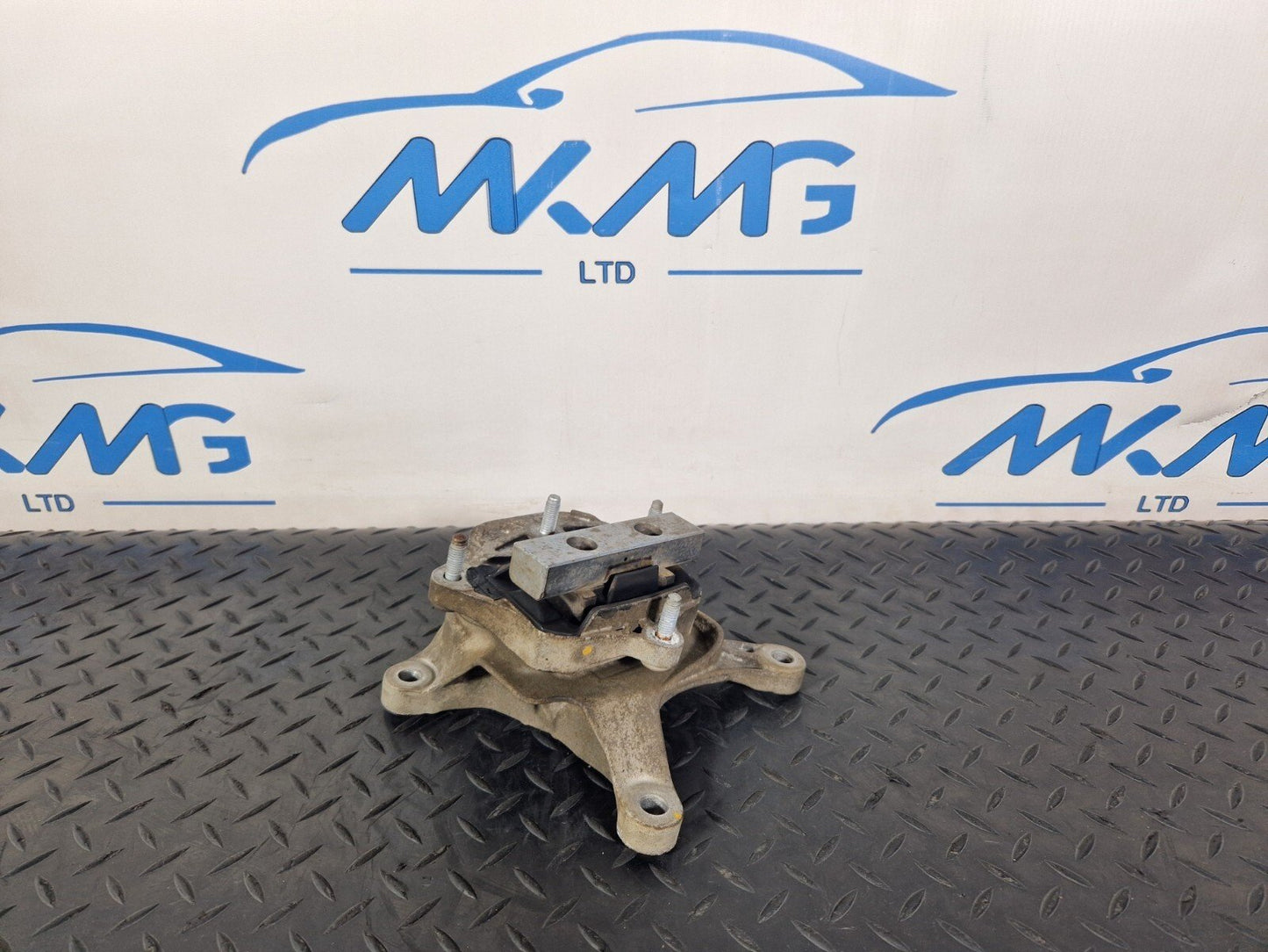 16-19 AUDI A4 B9 MANUAL GEARBOX MOUNT BRACKET 8W0399118B 8W0399156