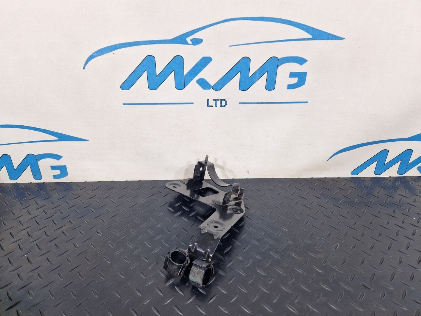 16-19 AUDI A4 B9 S-LINE OEM GENUINE COOLANT PUMP BRACKET 8W0145896C