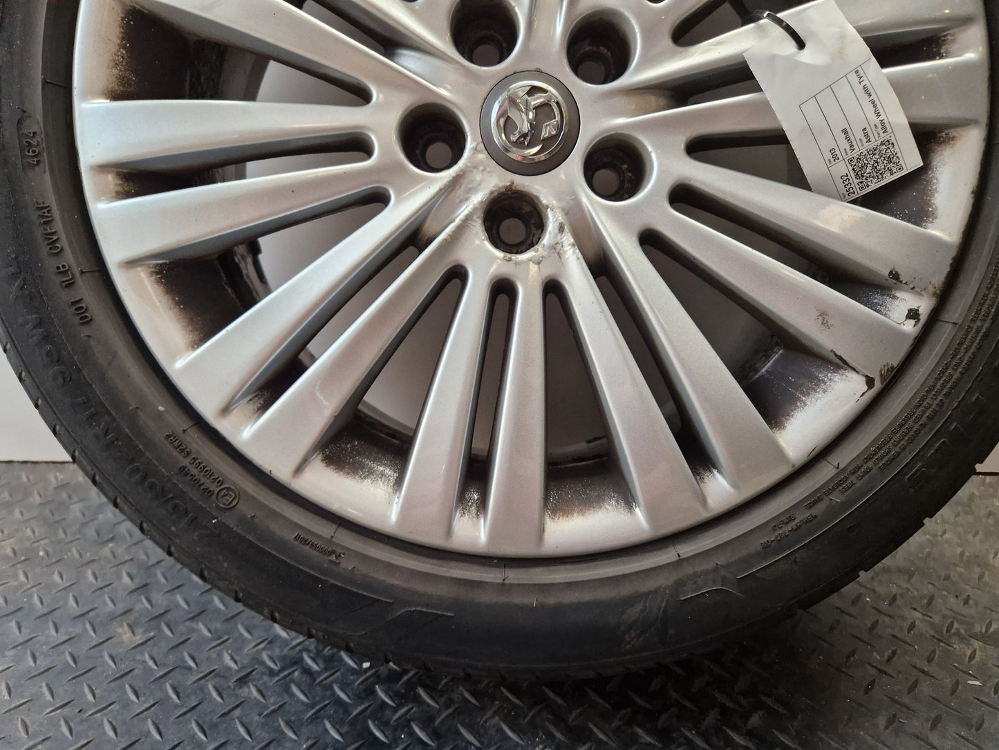 Vauxhall Astra MK6 (J) (A3400) 17" Alloy Wheel with Tyre 215/50/17 ~5mm