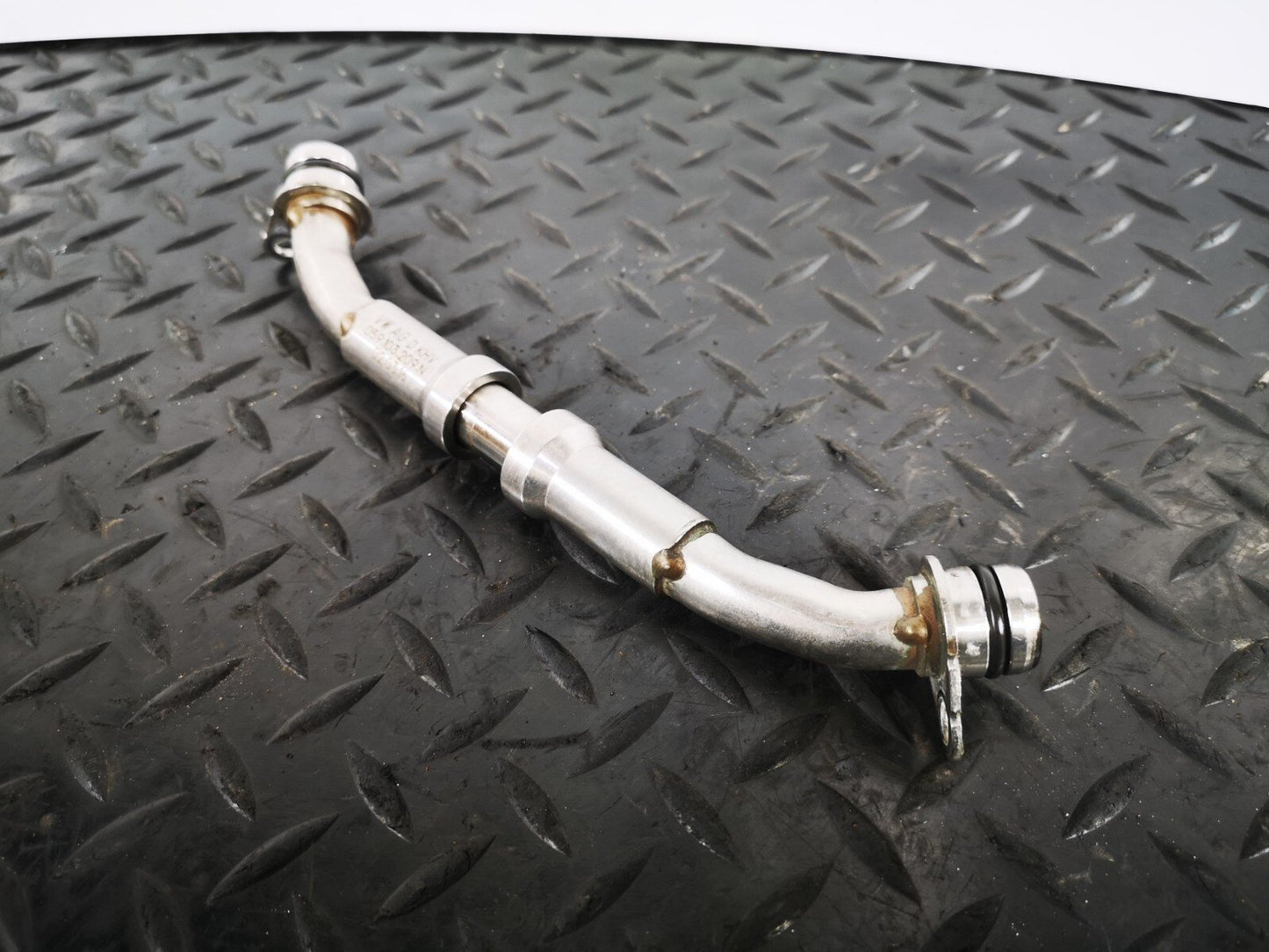 16-19 AUDI A4 B9 S-LINE GENUINE V6 3.0TDI CSW MENGINE BREATHER PIPE 059103209N