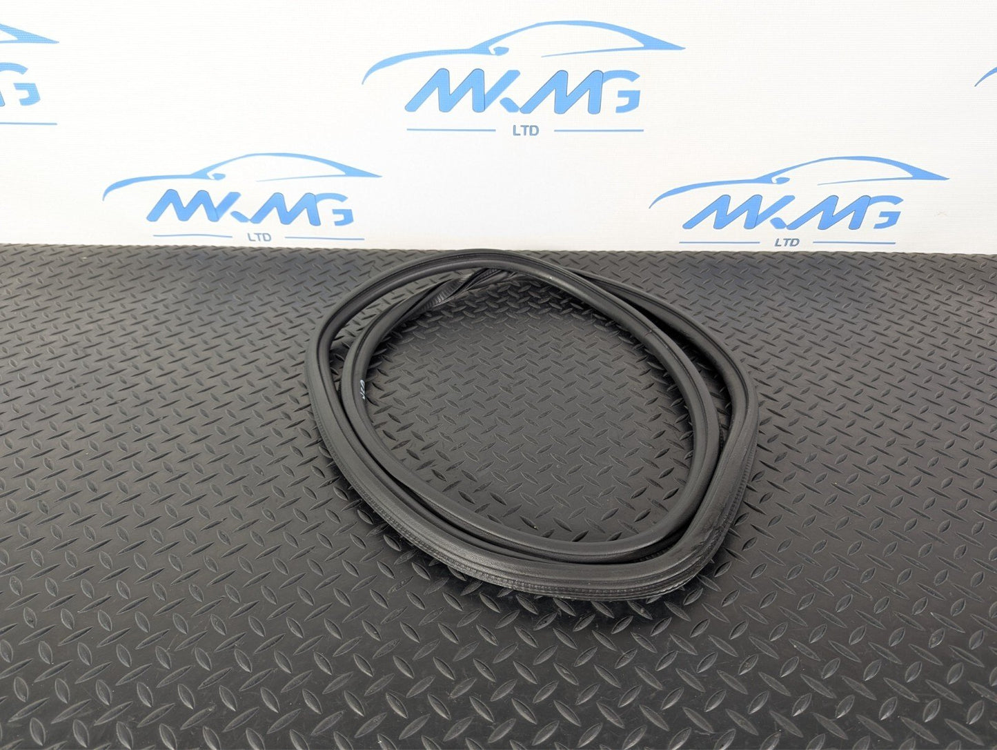 16-19 AUDI A4 B9 SALOON OEM REAR DOOR RUBBER SEAL FITS LEFT & RIGHT 8W5833721B