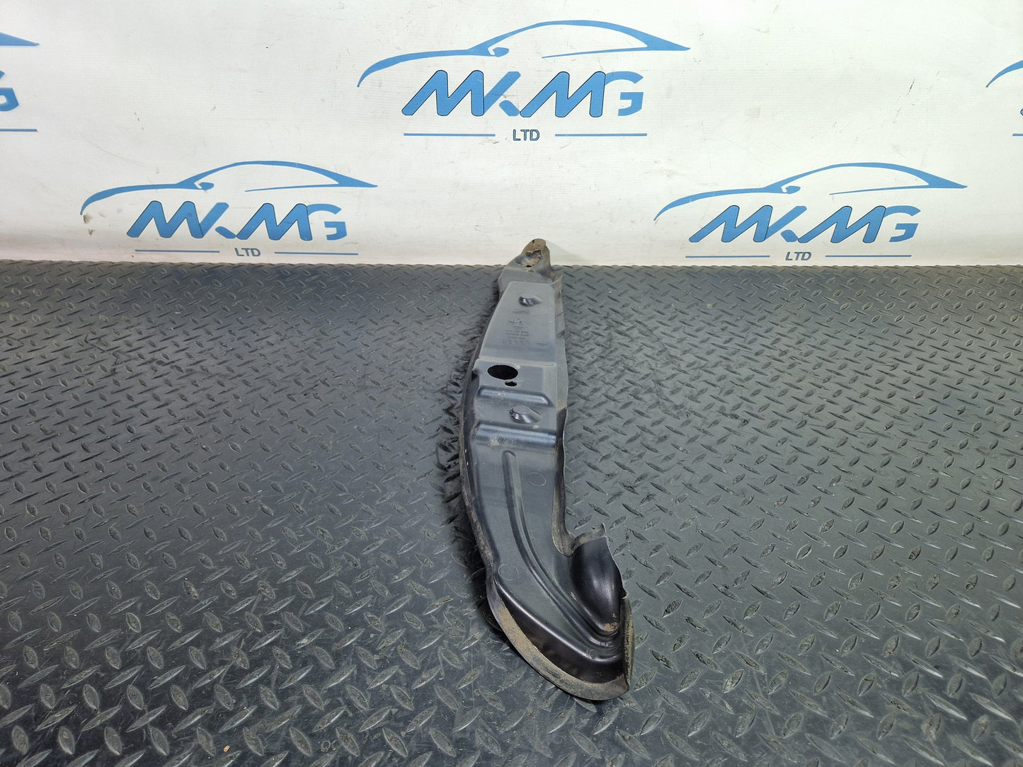 Audi A6 Allroad C7 Genuine Front Left Passenger Side Wing Bracket 4G0821111