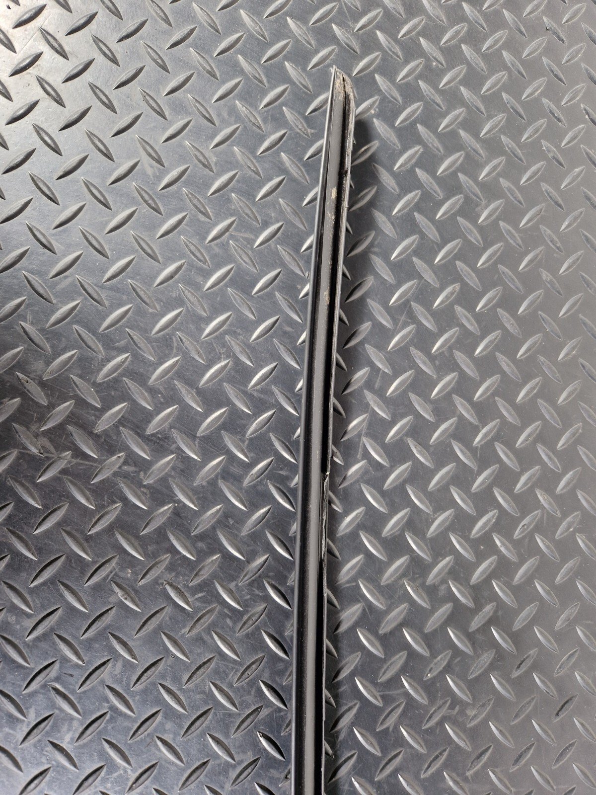 10-18 AUDI A7 4G S-LINE WINDSCREEN SIDE TRIM COVER MOULDING RIGHT 4G8854328