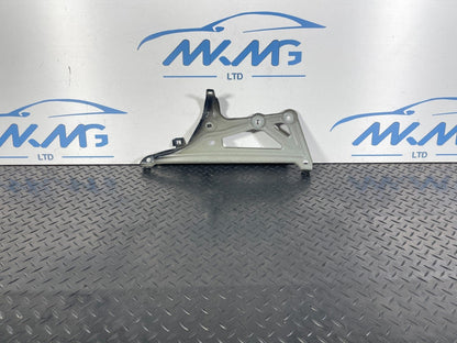 16-22 BMW X1 F48 GENUINE FRONT RIGHT DRIVER SIDE WING BRACKET 7329448