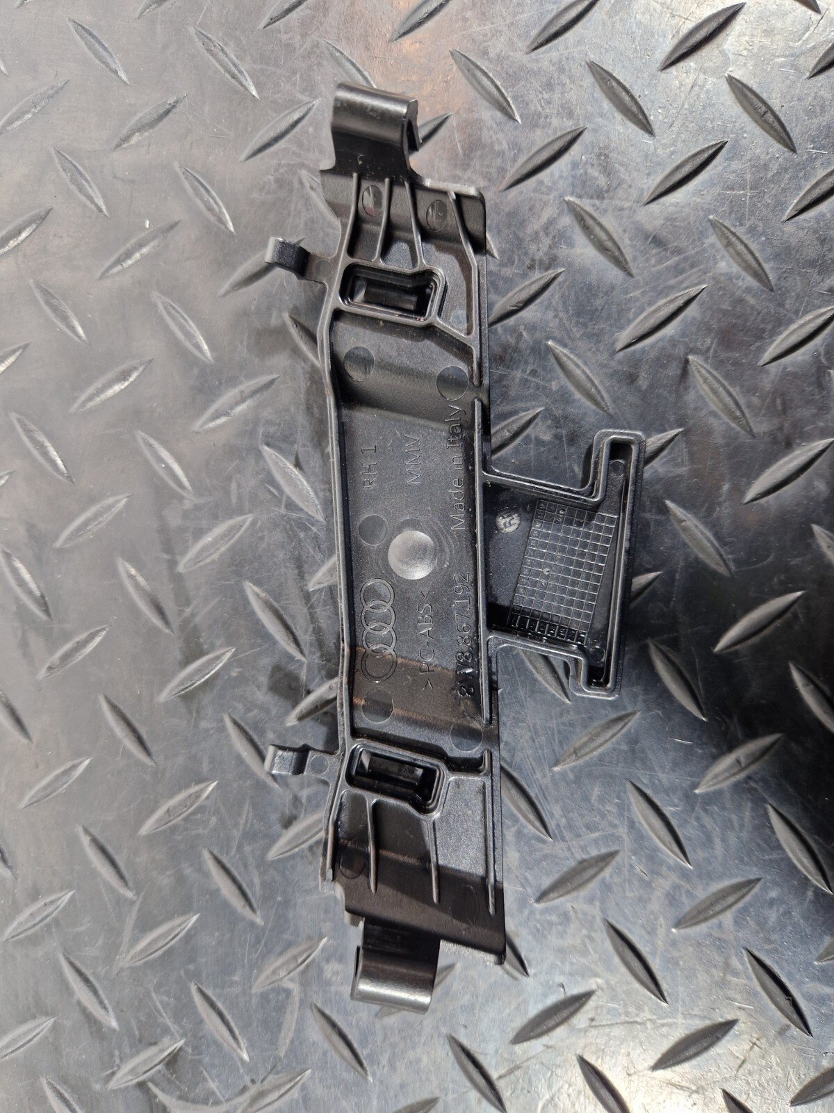 16-23 AUDI A5 F5 SPORTBACK S-LINE B-PILLAR RIGHT TRIM HOLDER 8W8867192