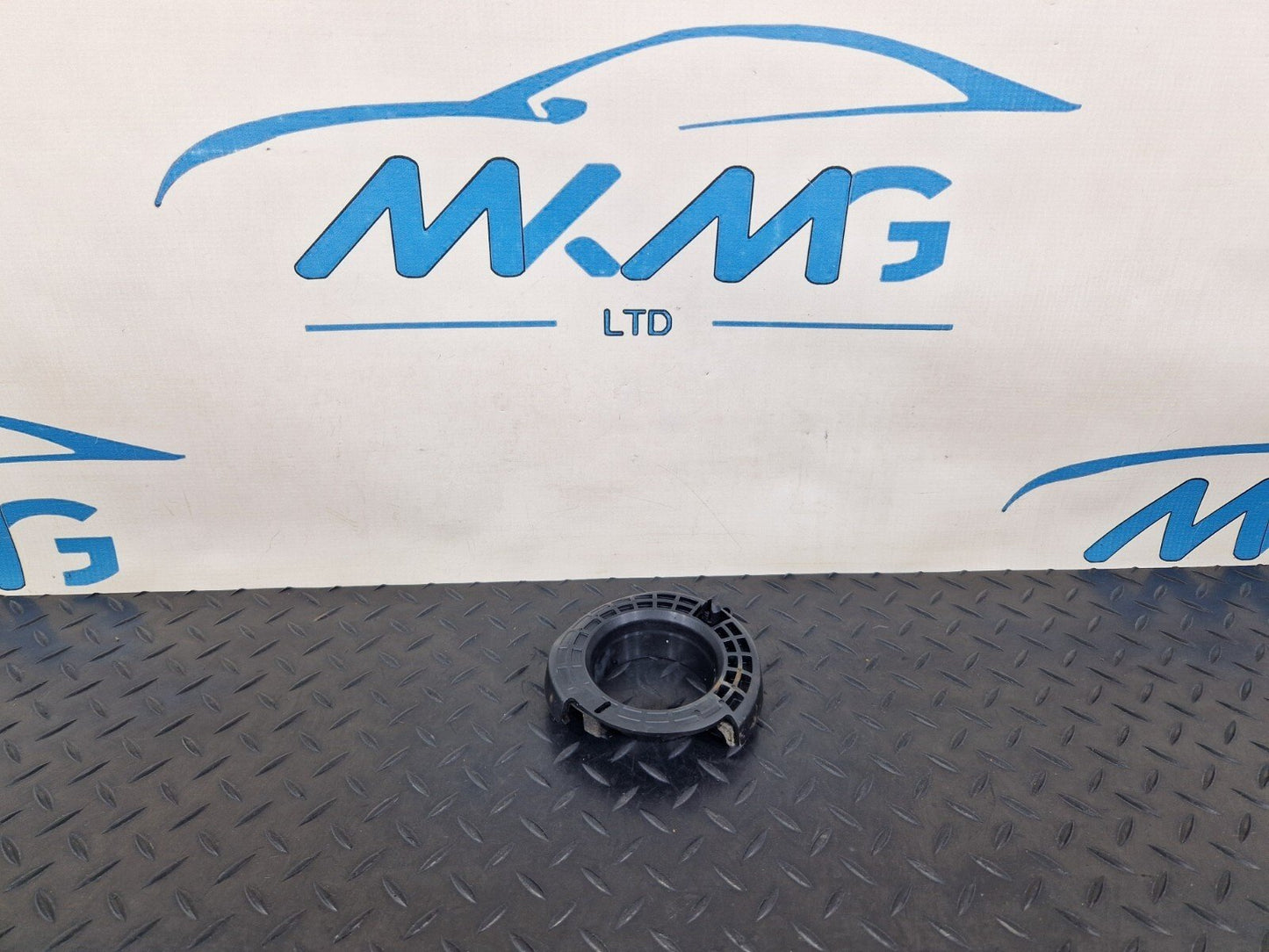 14-21 MERCEDES BENZ C220 W205 REAR COIL SPRING BOTTOM RUBBER MOUNT A2053240184