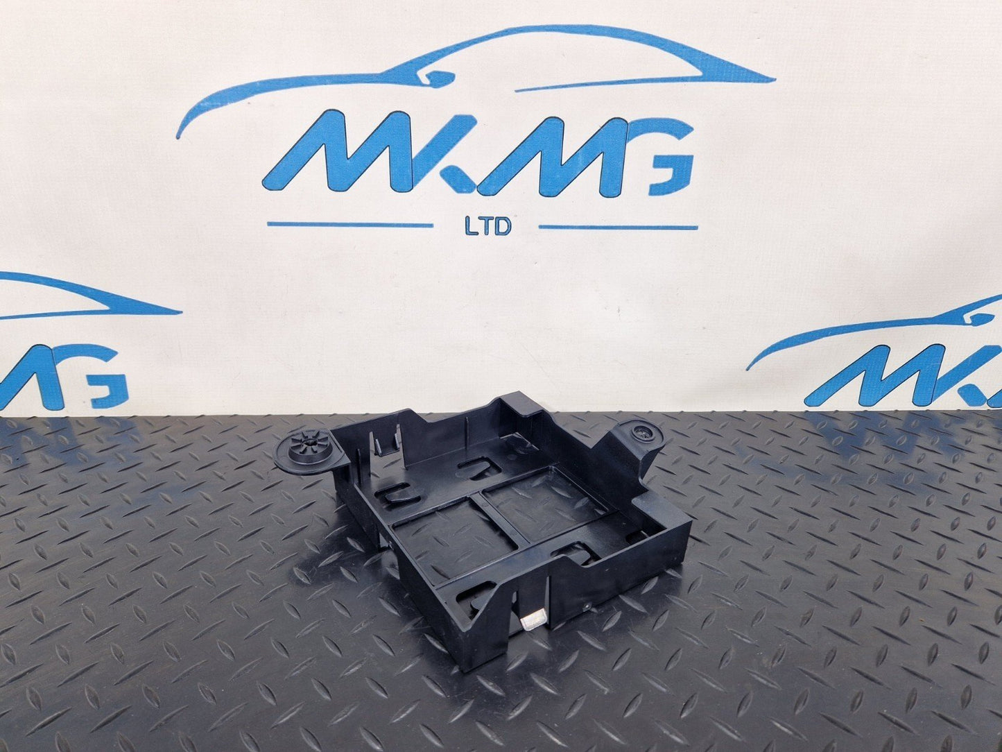 10-18 AUDI A7 4G S-LINE OEM GENUINE OEM BRACKET MOUNT TRIM 4G8907368