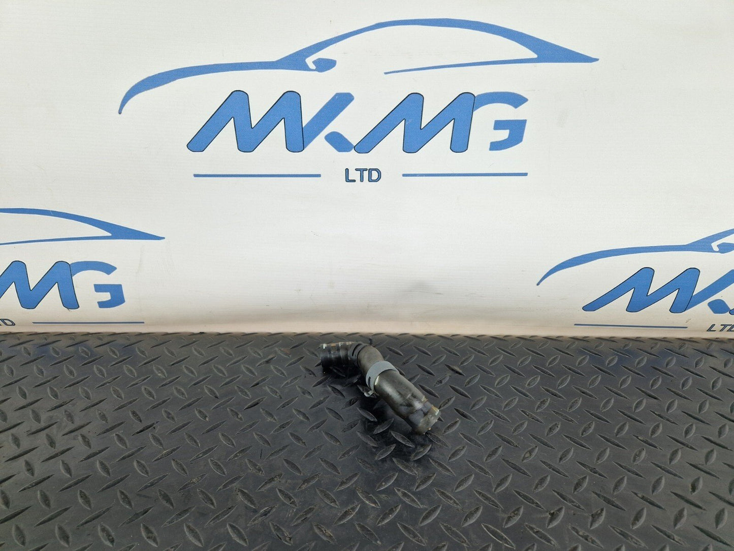 16-19 AUDI A4 AVANT B9 S-LINE OEM COOLANT HOSE PIPE 8W0819375E