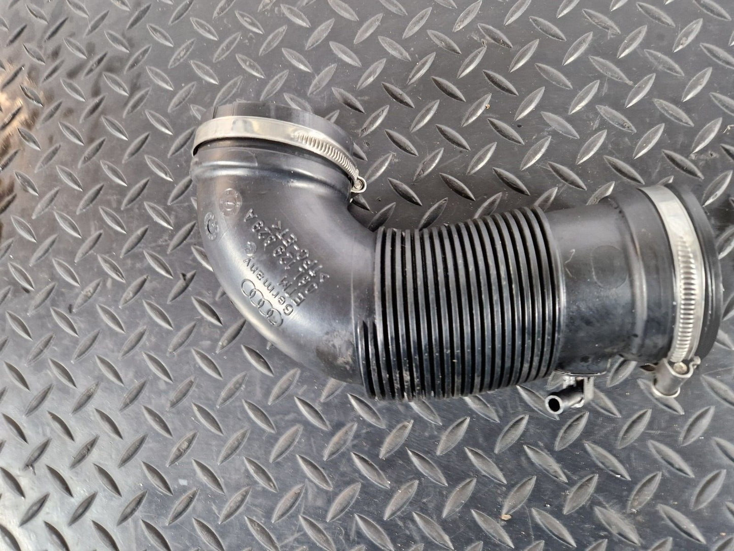 16-24 AUDI A5 F5 2.0 TFSI PETROL AIR INTAKE INLET HOSE PIPE 06L129629A