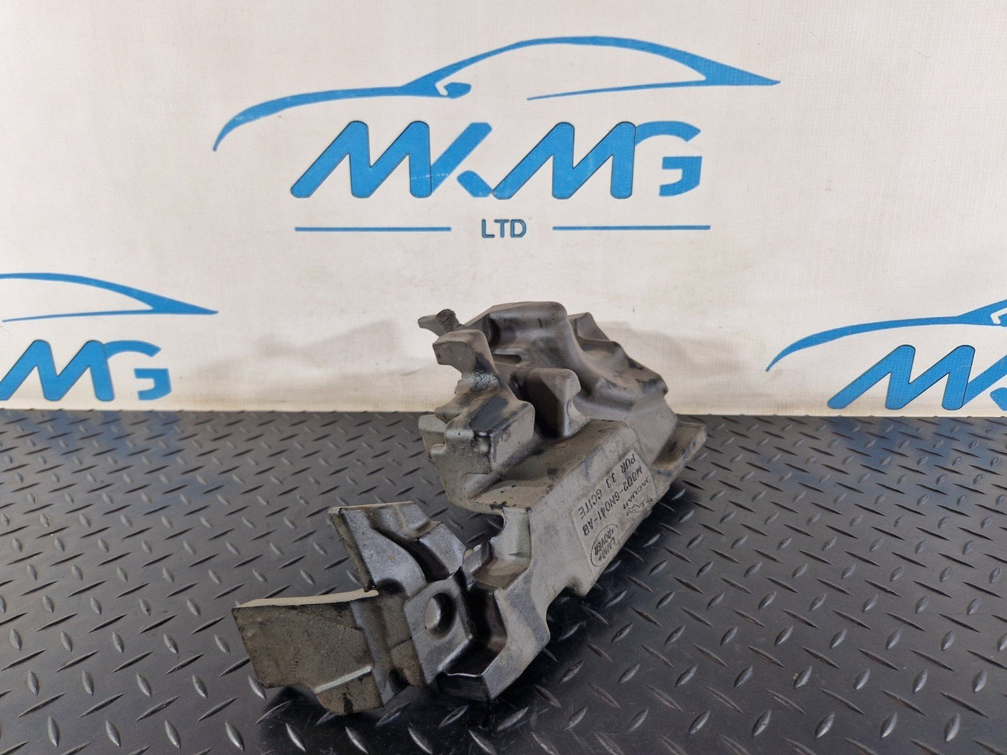 19-ON RANGE ROVER EVOQUE L551 DAMAGED INSULATOR CYLINDER HEAD COVER M8D26N041AB