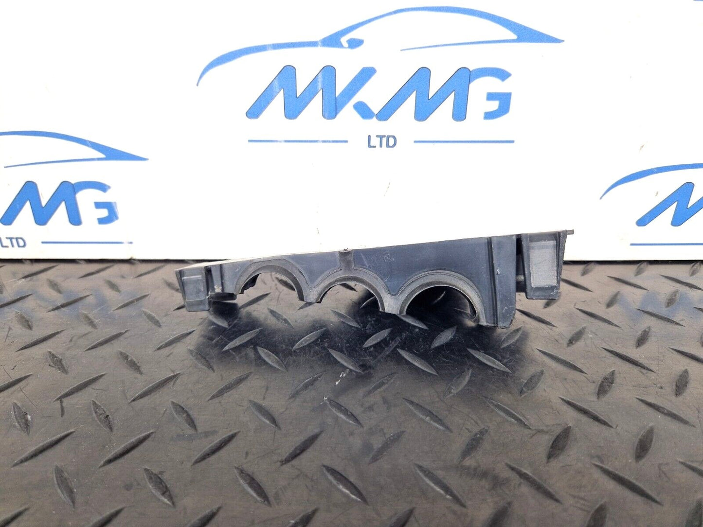 14-21 MERCEDES BENZ C220 W205 TOP LEFT AIR DUCT SEALING A2058317900