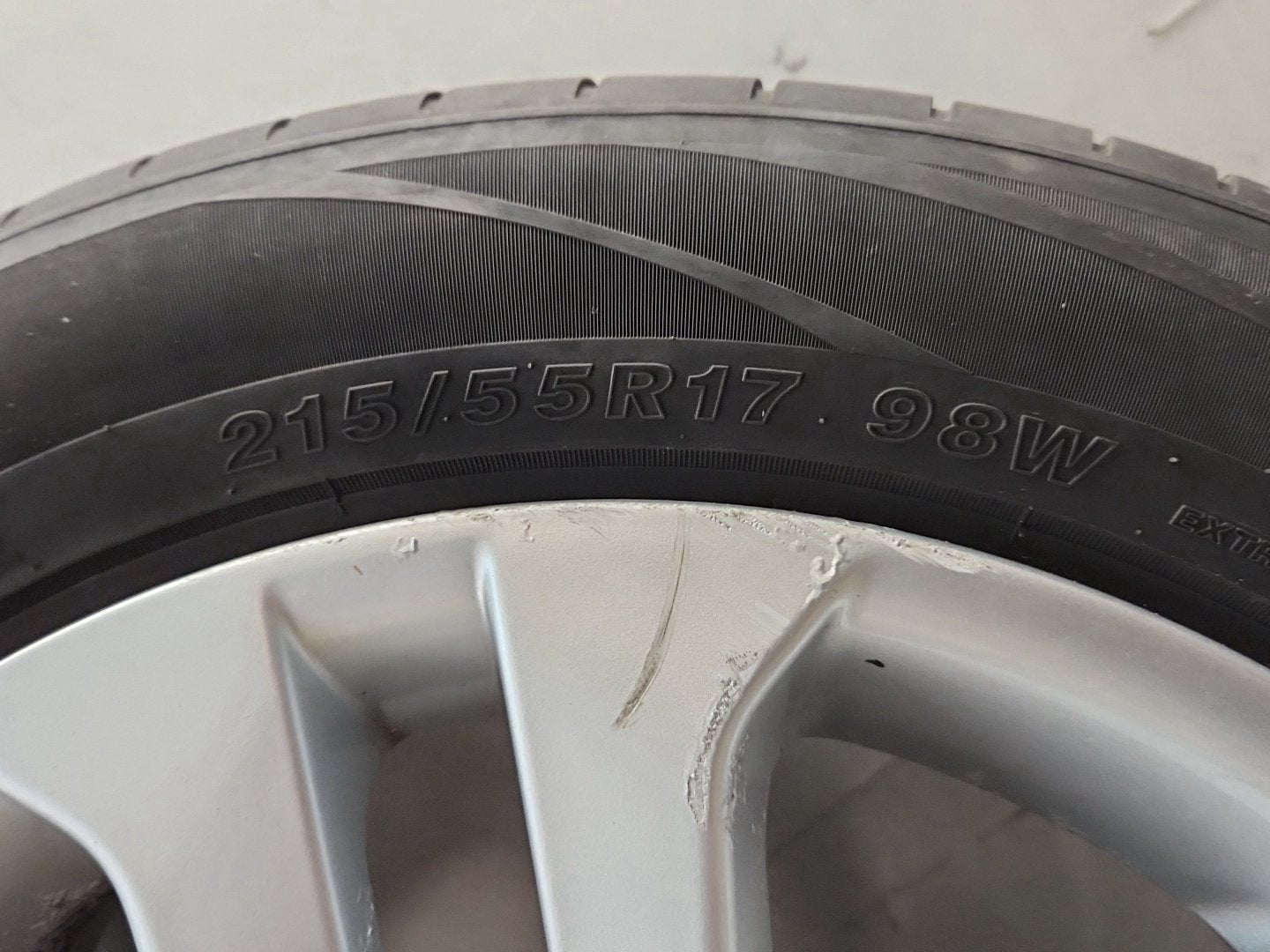 Nissan Juke MK1 (F15) 17" Alloy Wheel with Tyre 215/55/17 ~5mm