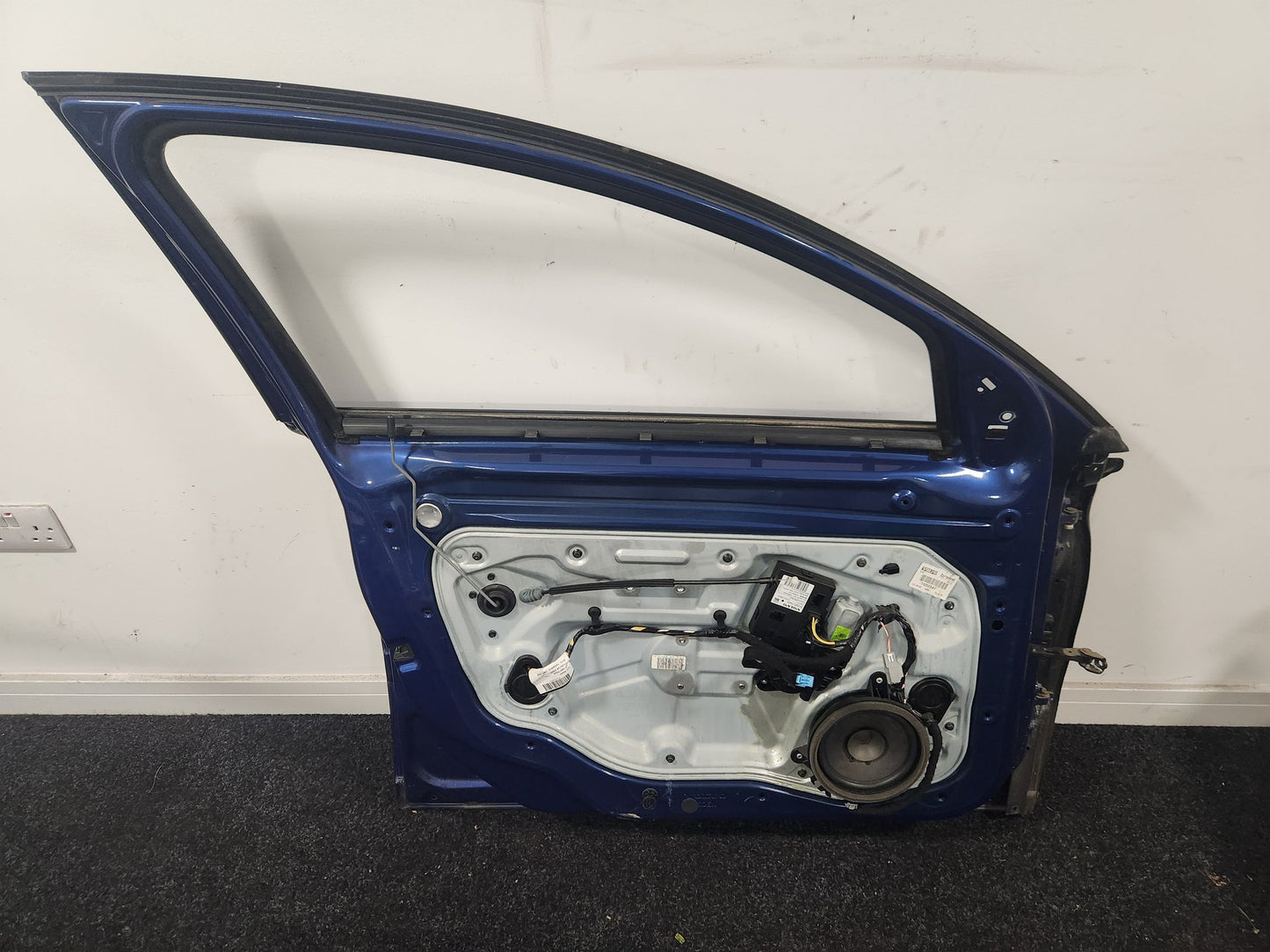 Volvo V50 MK2 FL (MW) Estate Front Left Complete Door in Brilliant Blue Pearl