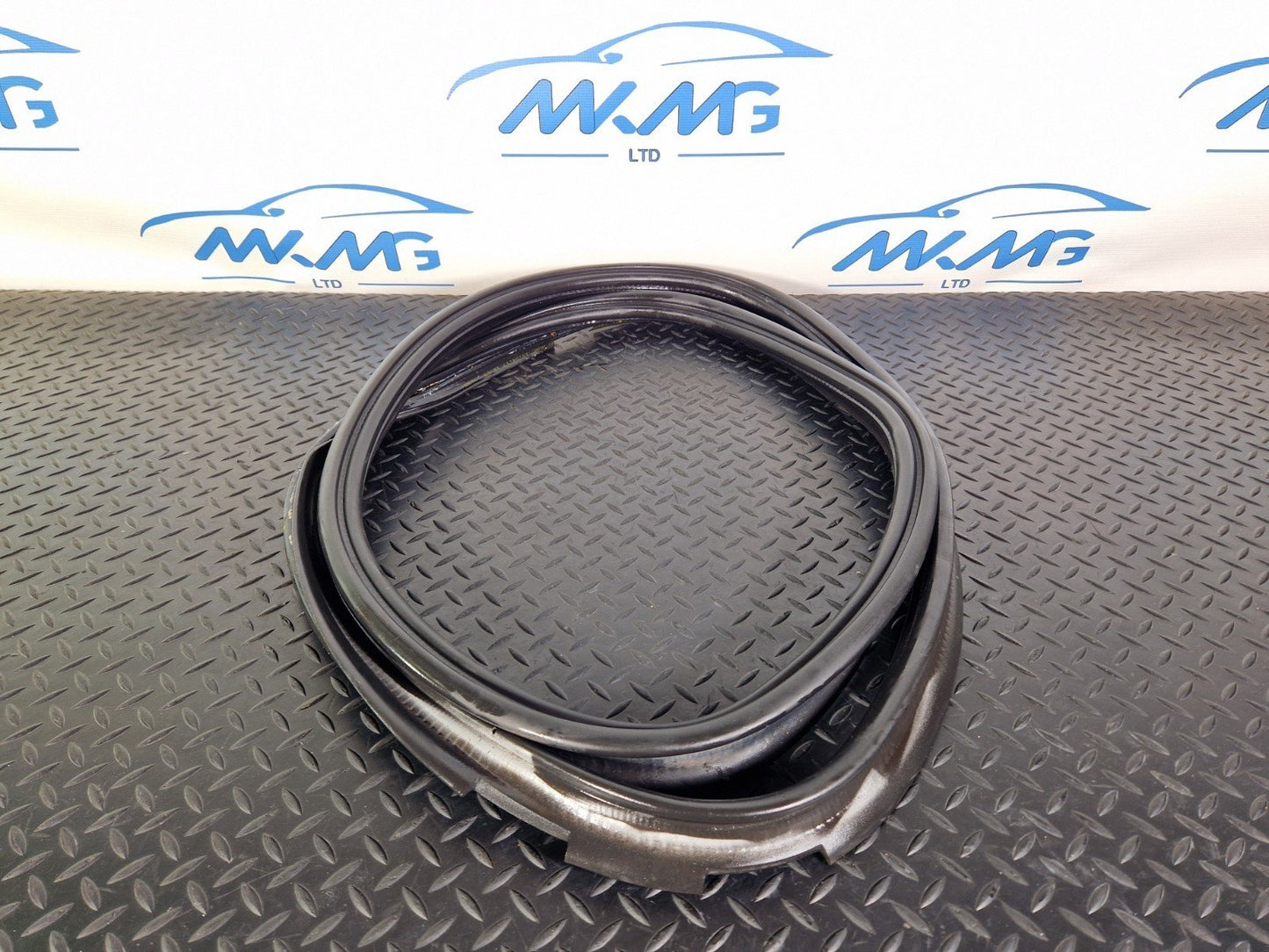 16-22 BMW X1 F48 GENUINE GASKET TAILGATE TRUNK BOOT LID RUBBER SEAL 7474447