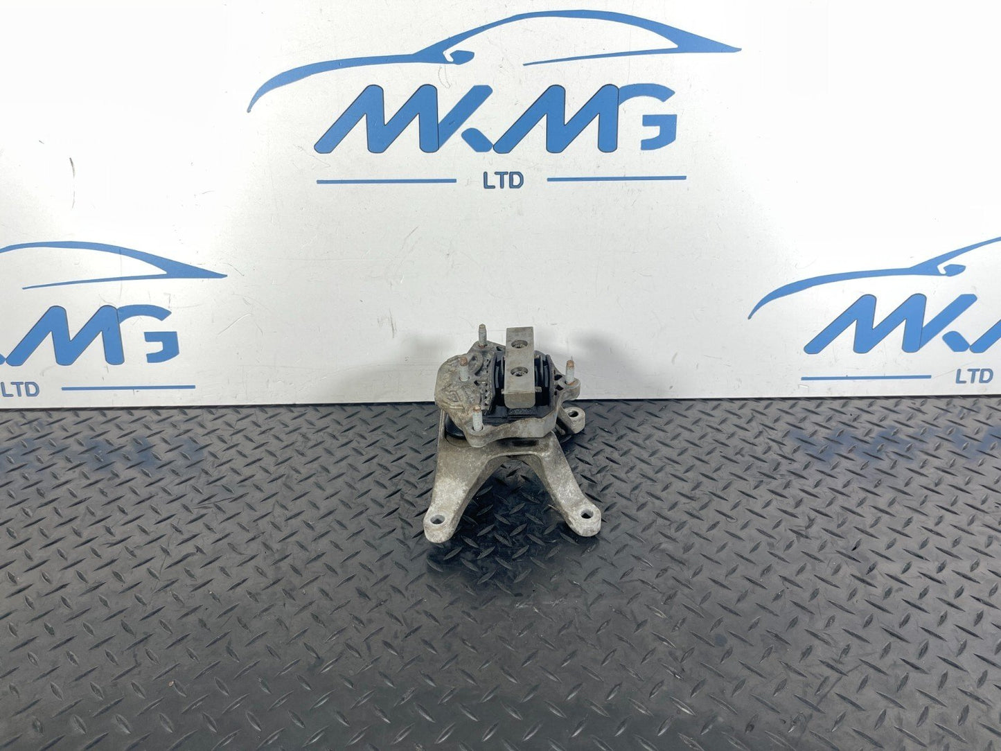 16-19 AUDI A4 B9 GENUINE ENGINE MOUNT BRACKET 8W0399118C