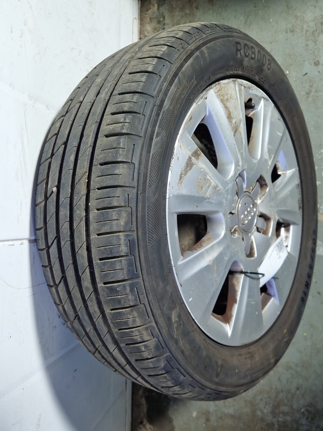 2008 Audi A3 8P 16" Alloy Wheel with Tyre 205/55/16 ~7mm 8P0601025BJ