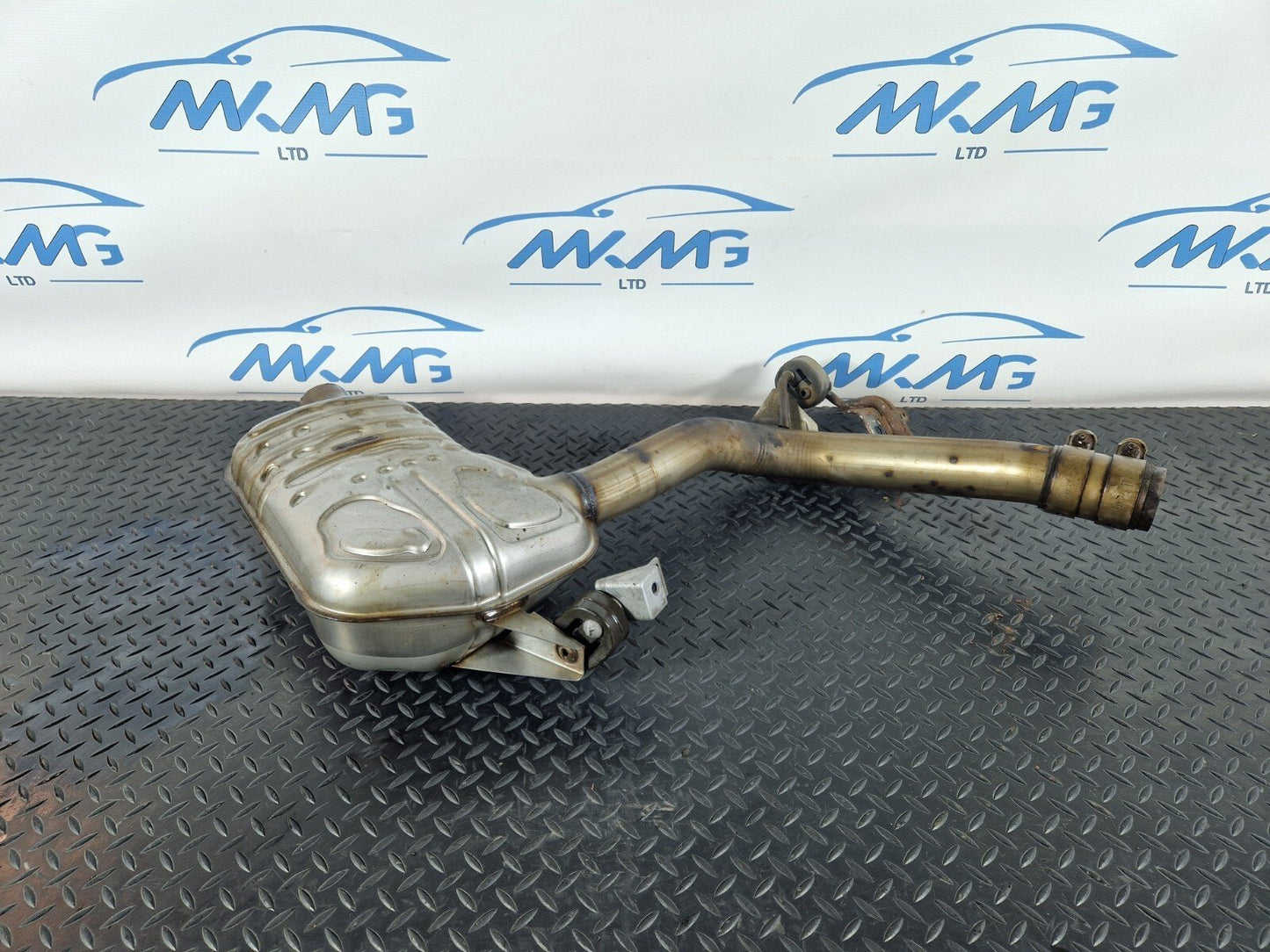 16-19 AUDI A4 B9 2.0TDI REAR EXHAUST MUFFLER SILENCER 8W0253411 8W0199A