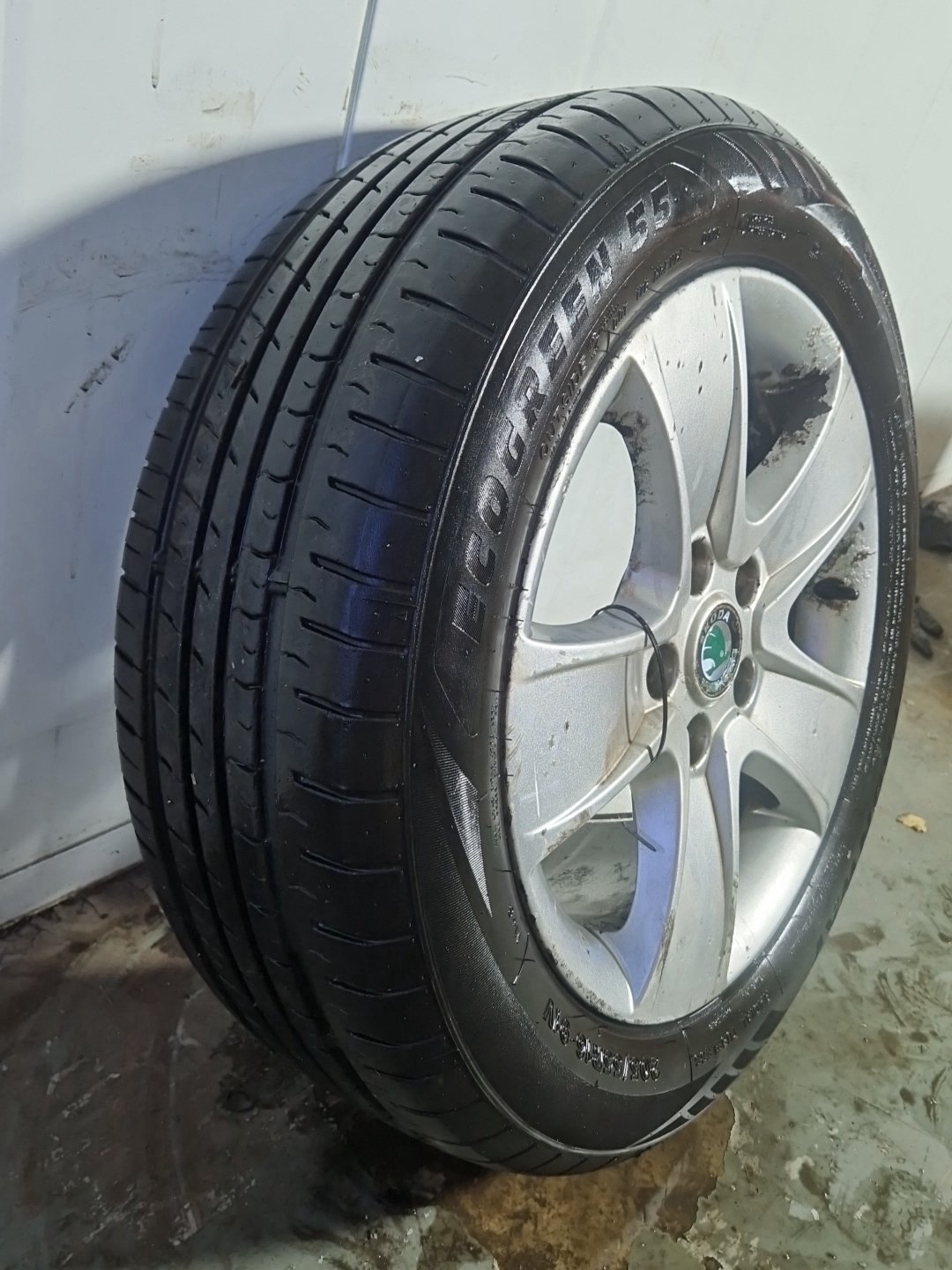 Skoda Octavia MK2 FL - 1Z 16" Alloy Wheel with Tyre ~6mm 205/55/16 1Z0601025T