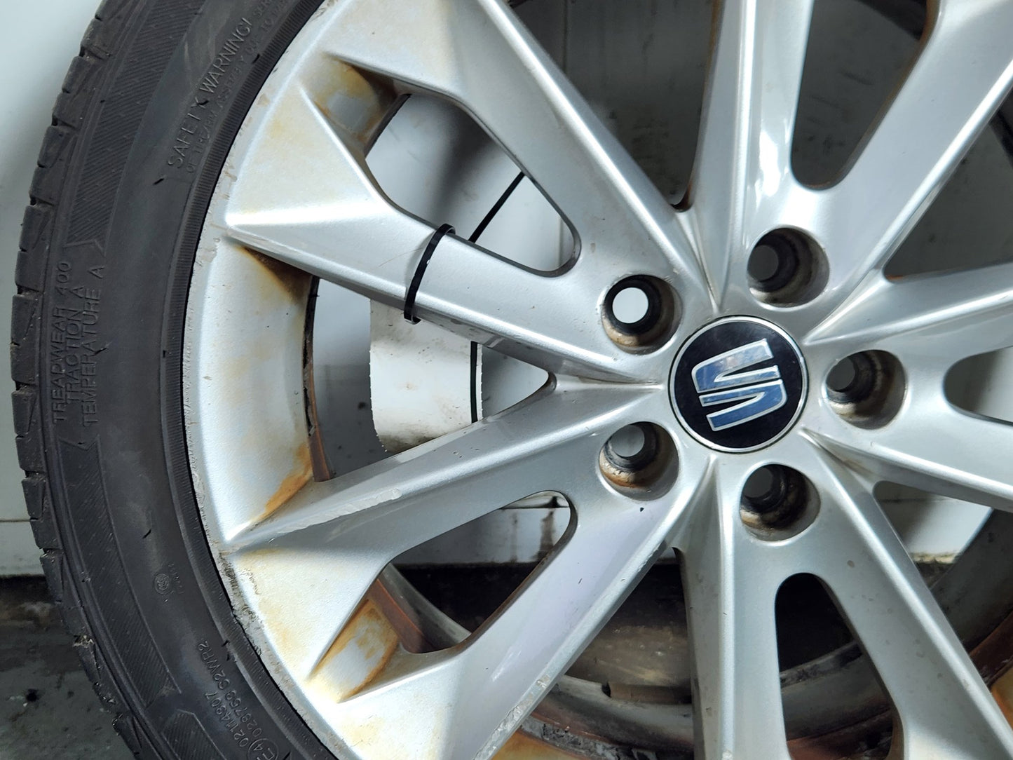 Seat Ibiza MK4 FL - 6J 16" Alloy Wheel with Tyre 215/45/16 ~4mm 6J0601025N
