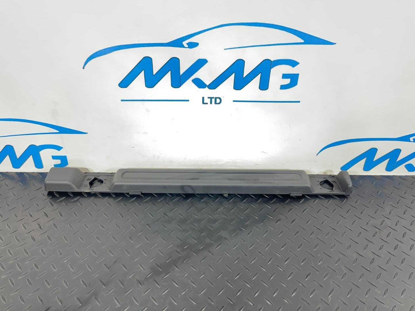 2019-ON  LAND ROVER DISCOVERY L550  LEFT PASSENGER SIDE BOOT TRIM FK72-46067-B