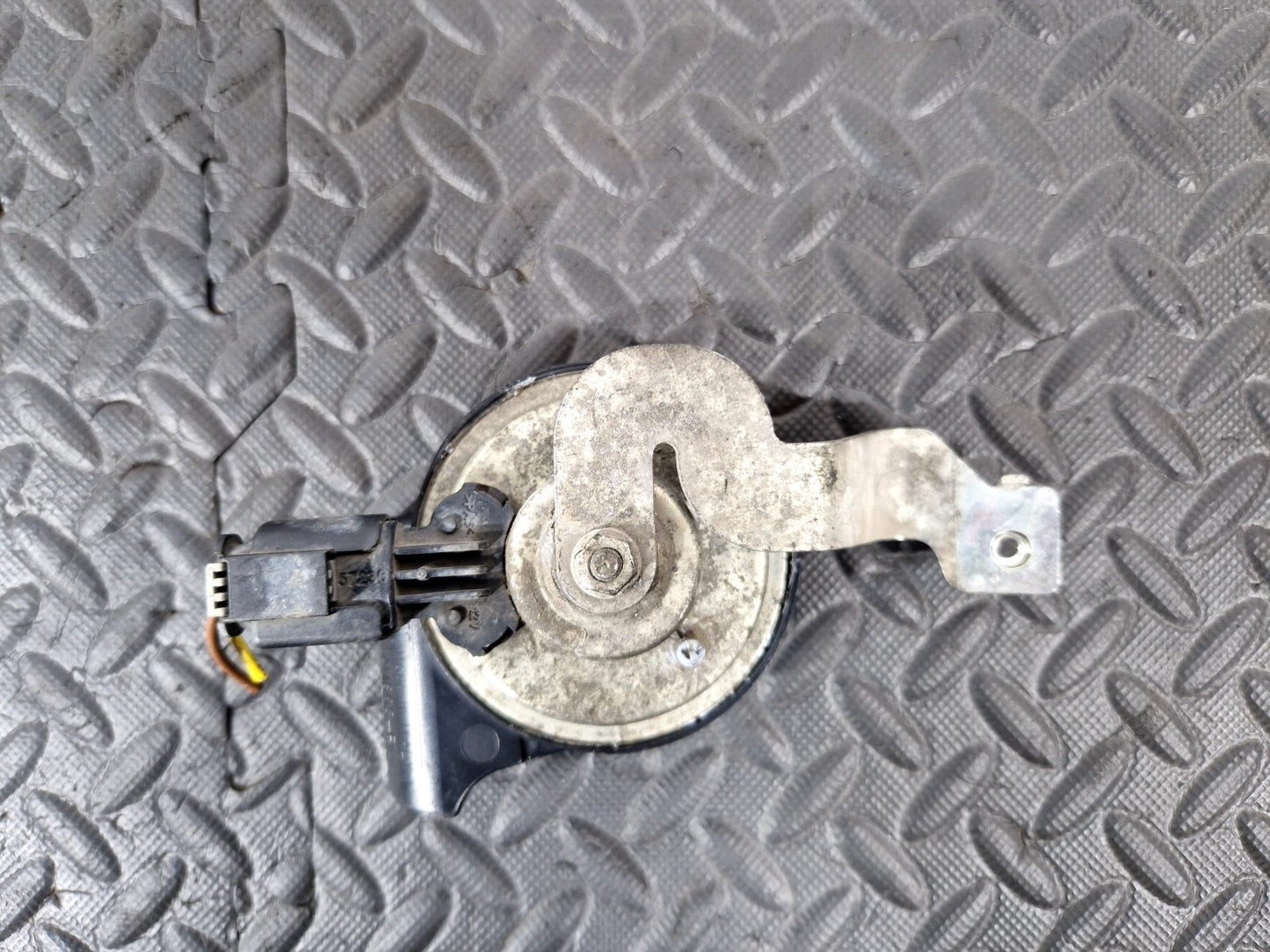 14-21 MERCEDES BENZ C300 W205 HORN SIGNAL TONE FRONT LEFT GENUINE A2055420920