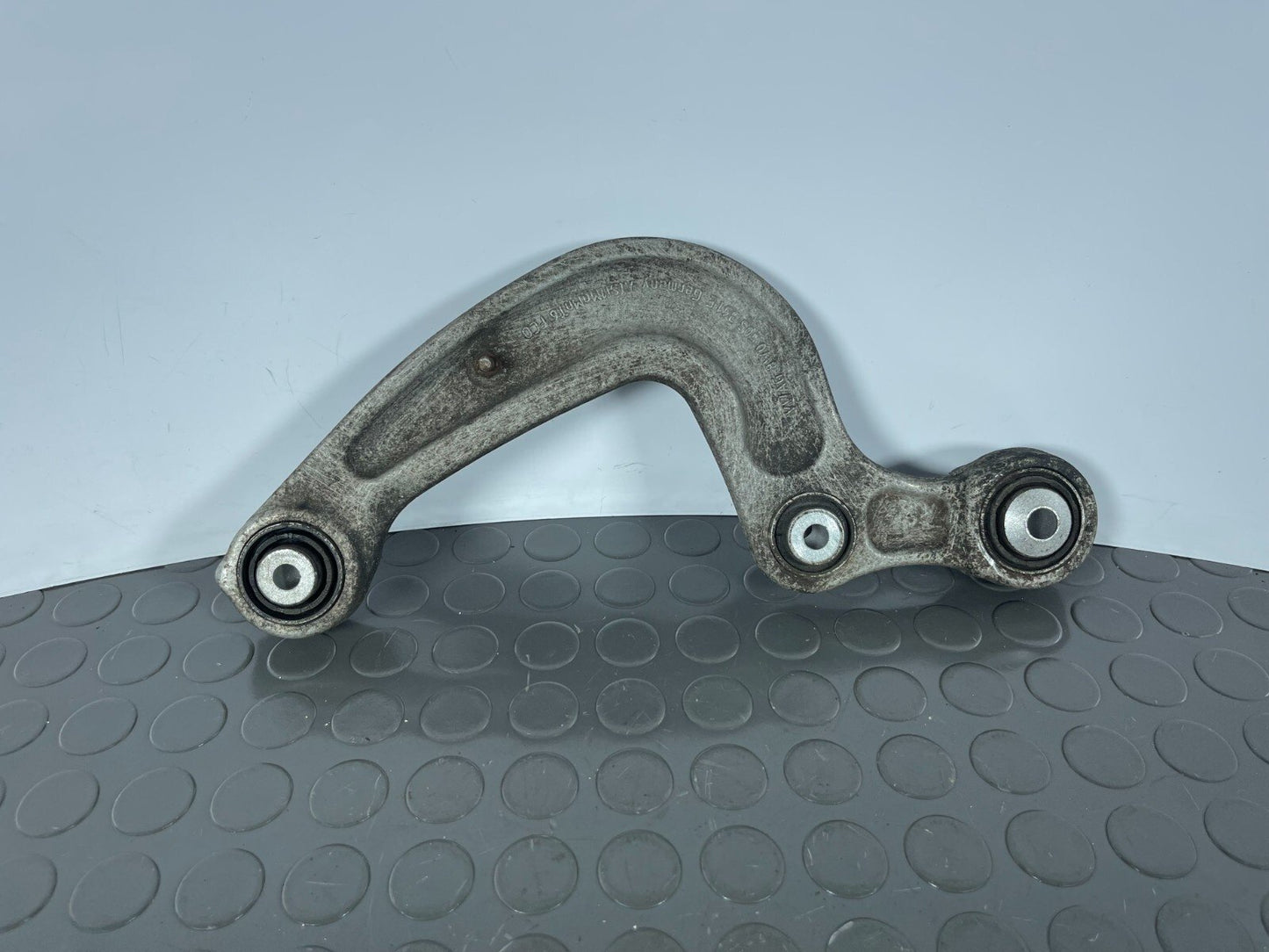 GENUINE AUDI A4 B9 A5 S5 F5 REAR LEFT OR RIGHT CONTROL ARM 8W0505361E