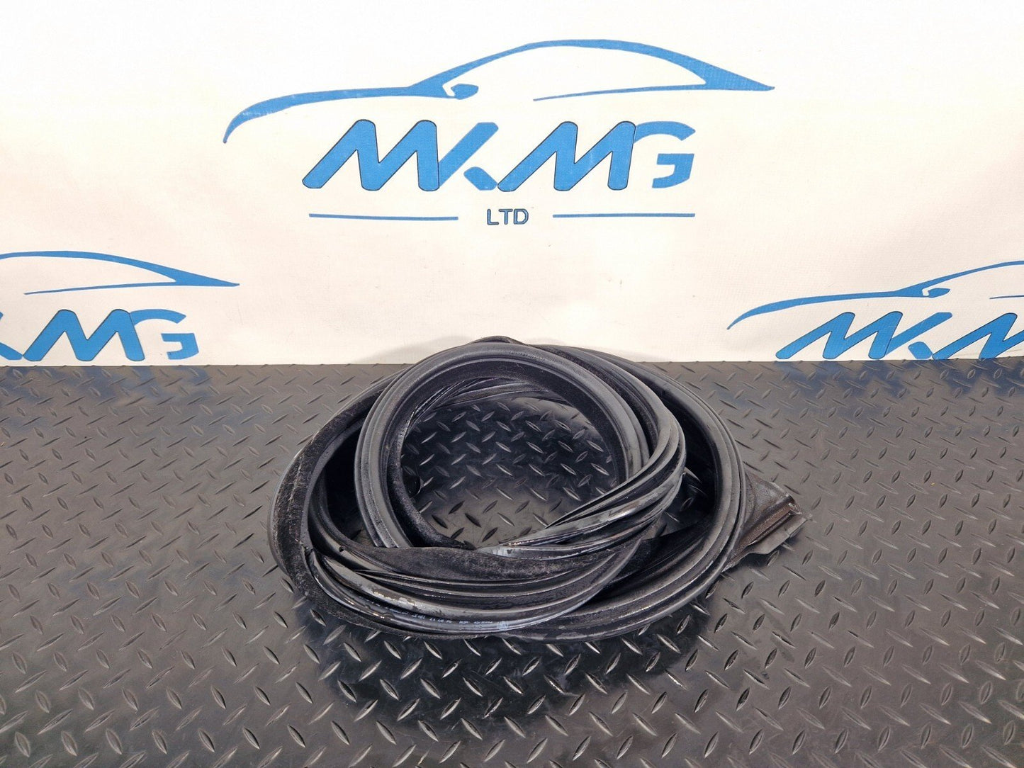 11-18 BMW 6 SERIES F06 FRONT LEFT NSF DOOR RUBBER WEATHER SEAL 7275297