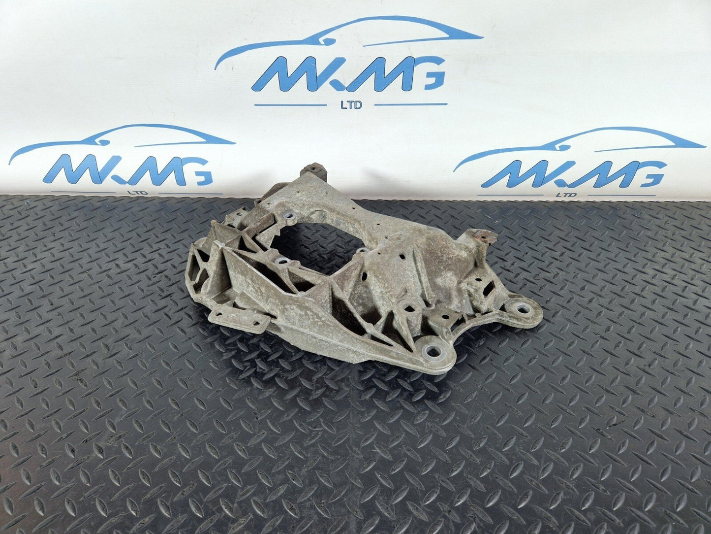 10-17 AUDI A8 4H GEARBOX TRANSMISSION SUPPORT MOUNT BRACKET 4H0399263L