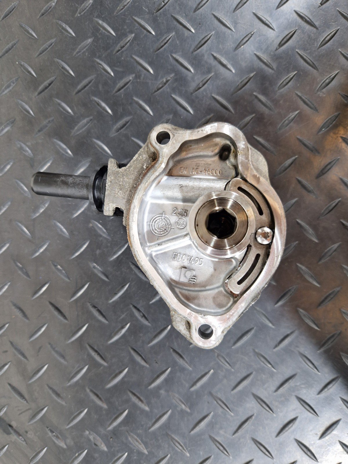 12-18 MERCEDES BENZ B-CLASS W246 GENUINE VACUUM PUMP A6512300565