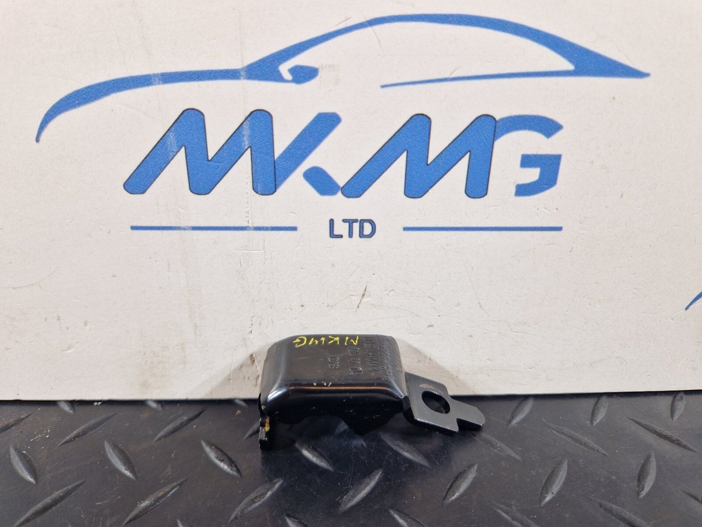 12-18 AUDI A6 C7 GENUINE OEM REAR SEAT MOUNT CLAMP BRACKET 4G0886193A