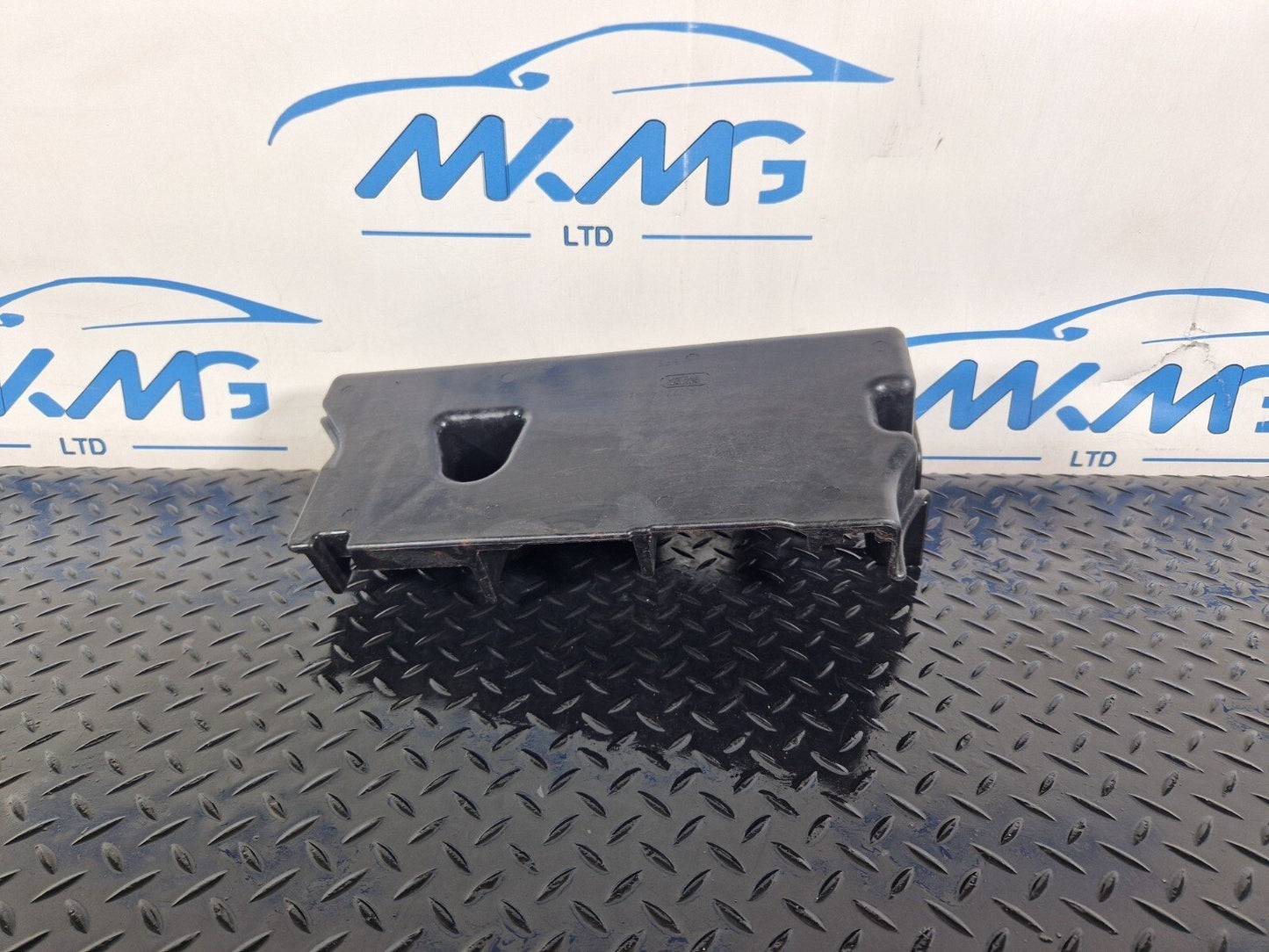 19-ON MERCEDES BENZ CLA C118 HIGH VOLTAGE CONNECTION COVER A1773410200