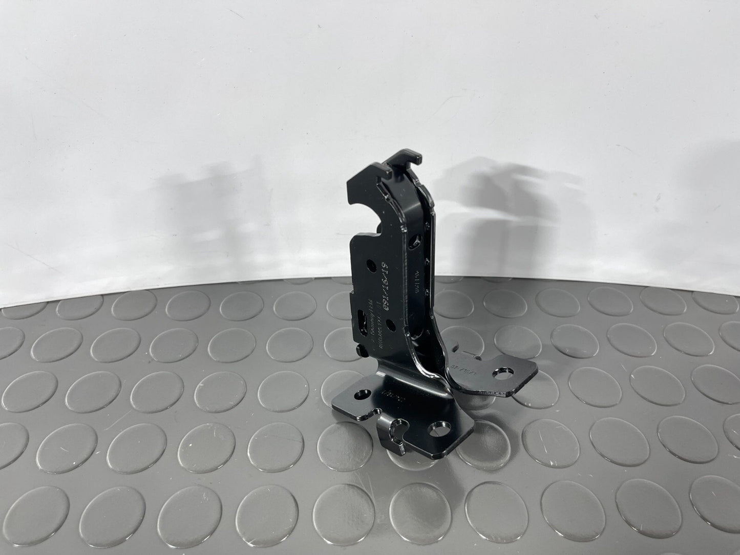 16-19 AUDI A4 B9 SALOON GENUINE REAR CENTRE SEAT BRACKET 8W0886177A
