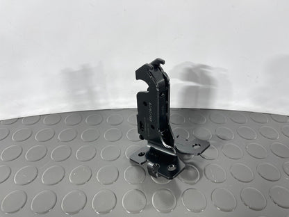 16-19 AUDI A4 B9 SALOON GENUINE REAR CENTRE SEAT BRACKET 8W0886177A