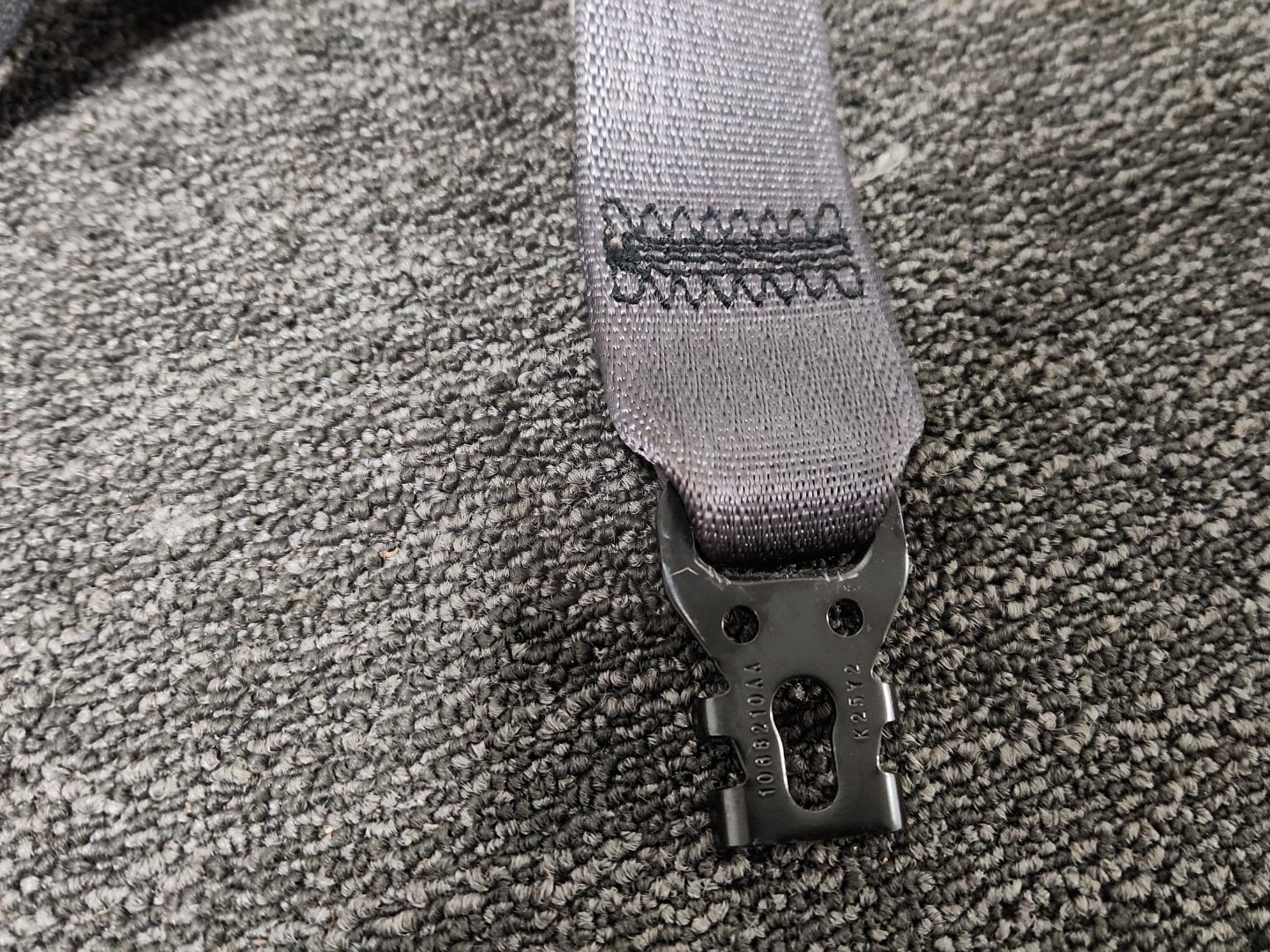 Vauxhall Mokka MK1 (G1U0) SUV Front Left N/S Passenger Seat Belt 42353690